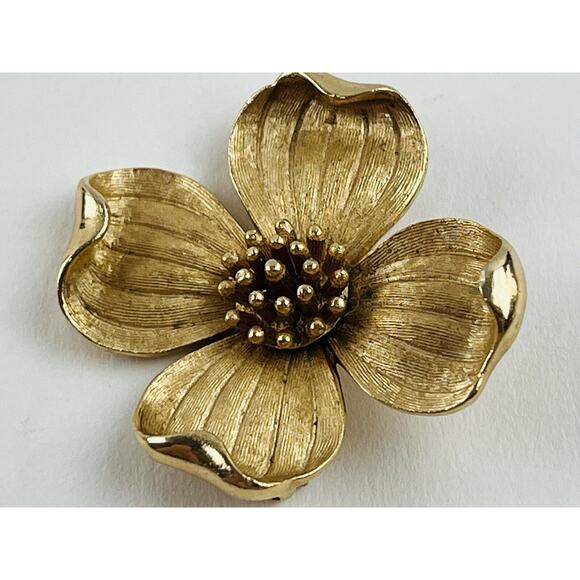 Crown Trifari PIN Signed Vtg DOGWOOD Flower Blossom Brushed Gold Tone Brooch Pet - Picture 3 of 14